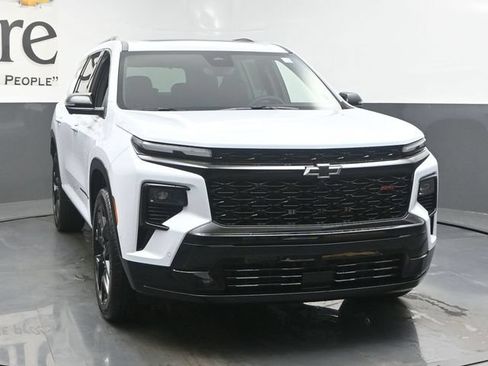 New 2026 Chevrolet Traverse RS w/ LPO, Floor Liner Package FWD image 30