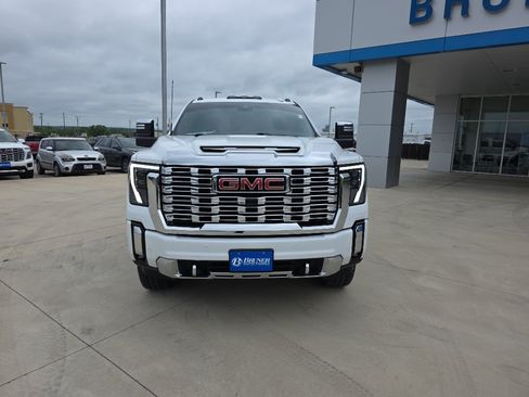 Used 2024 GMC Sierra 2500 Denali w/ Technology Package AWD/4WD image 2