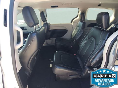 Used 2022 Chrysler Pacifica Touring-L image 26