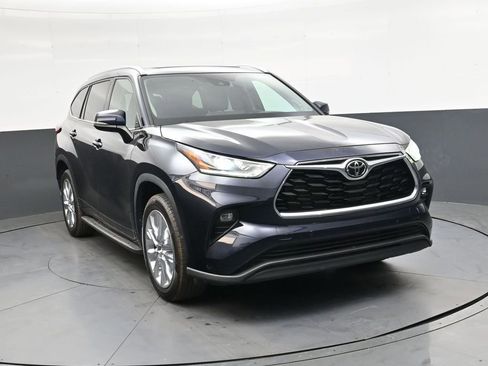 Used 2023 Toyota Highlander Limited FWD image 1
