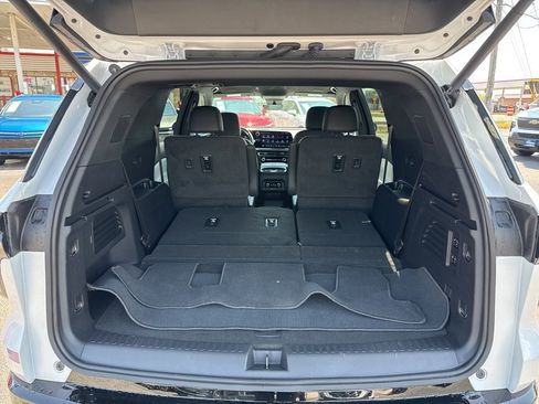 Used 2024 Chevrolet Traverse RS image 12