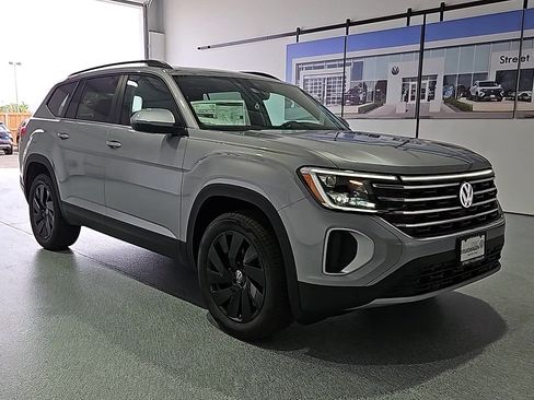 New 2026 Volkswagen Atlas SE FWD image 2
