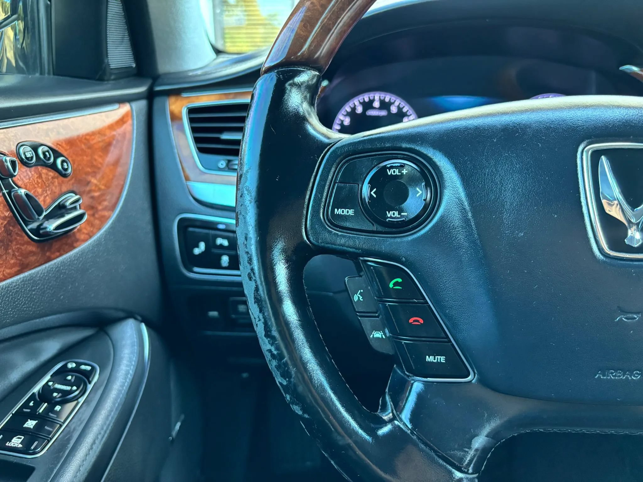 Used 2014 Hyundai Equus Signature RWD image 21