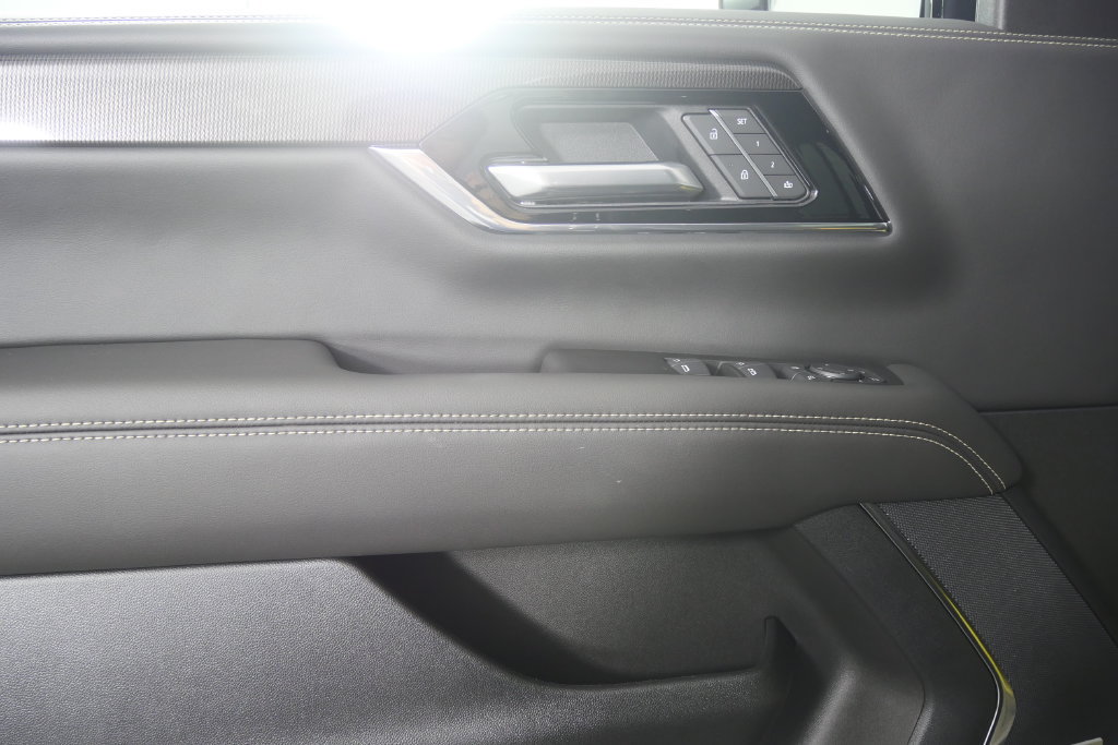 Used 2026 GMC Yukon Elevation AWD/4WD image 8