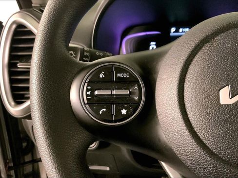 Used 2025 Kia Soul LX image 18