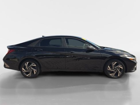 Certified 2025 Hyundai Elantra Sport FWD image 2