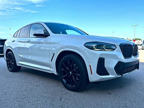 Used 2024 BMW X4 xDrive30i w/ M Sport Package AWD/4WD image 3
