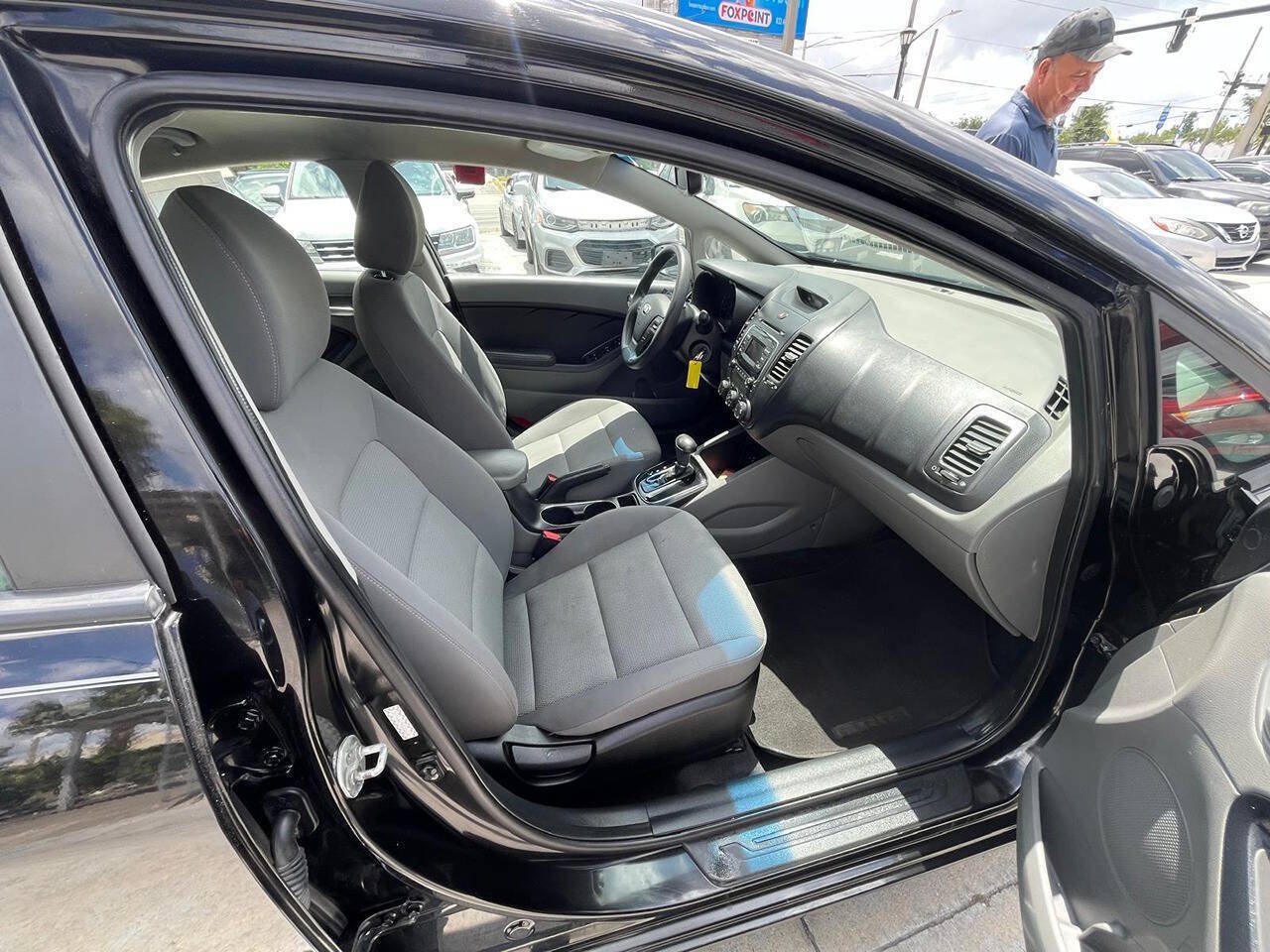 Used 2017 Kia Forte LX FWD image 19