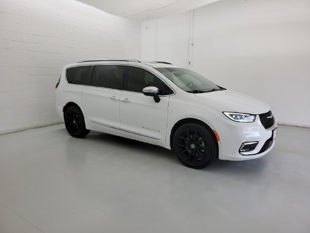 Used 2023 Chrysler Pacifica Pinnacle AWD/4WD image 4