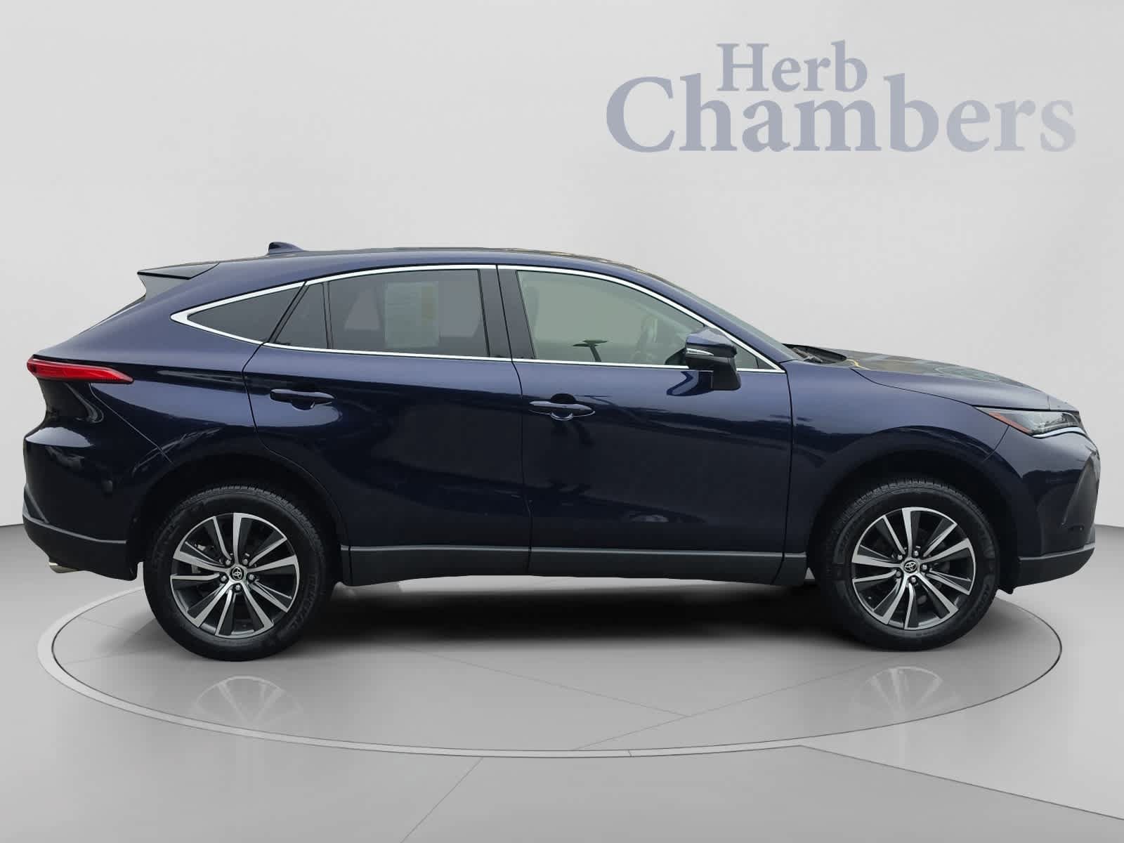 Used 2022 Toyota Venza LE AWD/4WD image 12