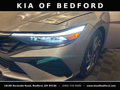 Used 2025 Hyundai Elantra SEL FWD image 11