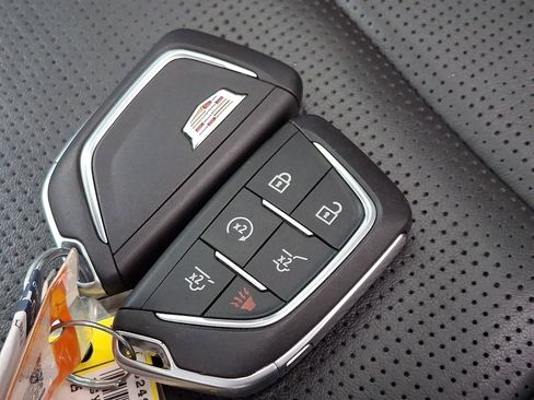 Used 2025 Cadillac Escalade Premium Luxury image 3