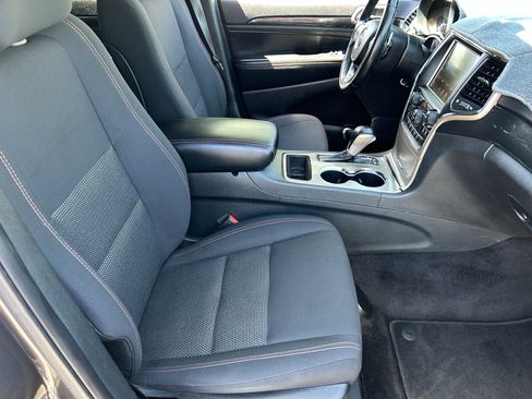 Used 2017 Jeep Grand Cherokee Laredo 75th Anniversary RWD image 9
