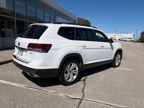 Used 2023 Volkswagen Atlas SE w/ Panoramic Sunroof Package AWD/4WD image 3