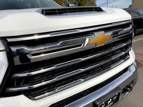 Used 2024 Chevrolet Silverado 2500 LTZ image 9