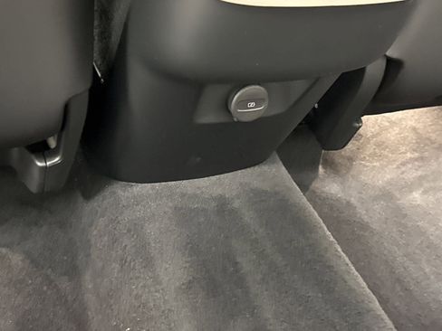 New 2026 Volvo XC90 B6 Plus w/ Protection Package Premier image 13