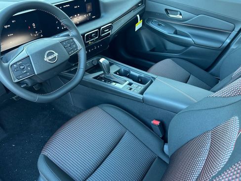 New 2026 Nissan Sentra SR w/ Floor Mat Package FWD image 7