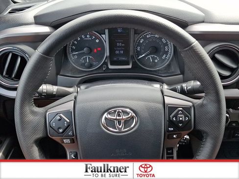 Used 2020 Toyota Tacoma TRD Off-Road w/ TRD Premium Off Road Package AWD/4WD image 20