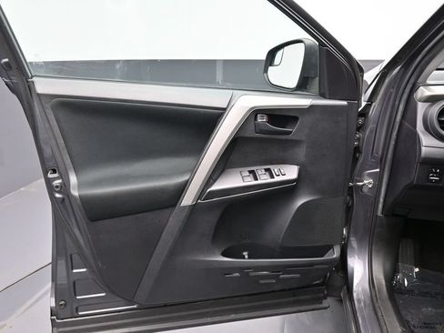 Used 2018 Toyota RAV4 LE w/ All Weather Liner Package AWD/4WD image 18