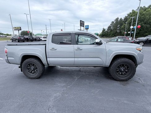 Used 2018 Toyota Tacoma Limited AWD/4WD image 4