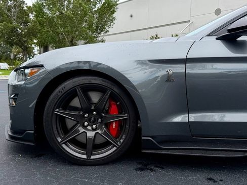 Used 2022 Ford Mustang Shelby GT500 w/ Carbon Fiber Track Pack RWD image 9