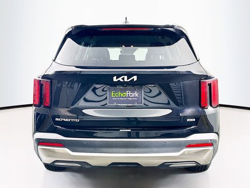Used 2024 Kia Sorento S image 7