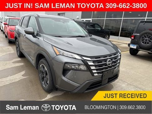 Used 2024 Nissan Rogue SV image 1