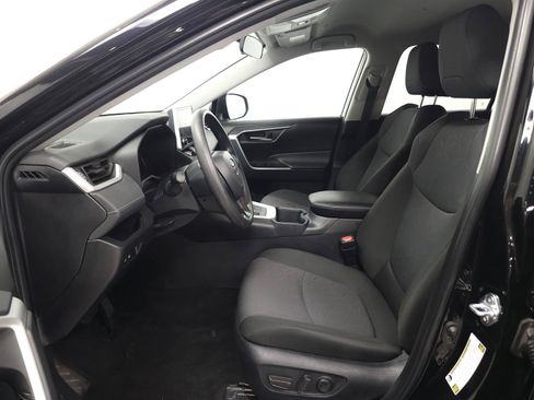 Certified 2025 Toyota RAV4 XLE AWD/4WD image 4