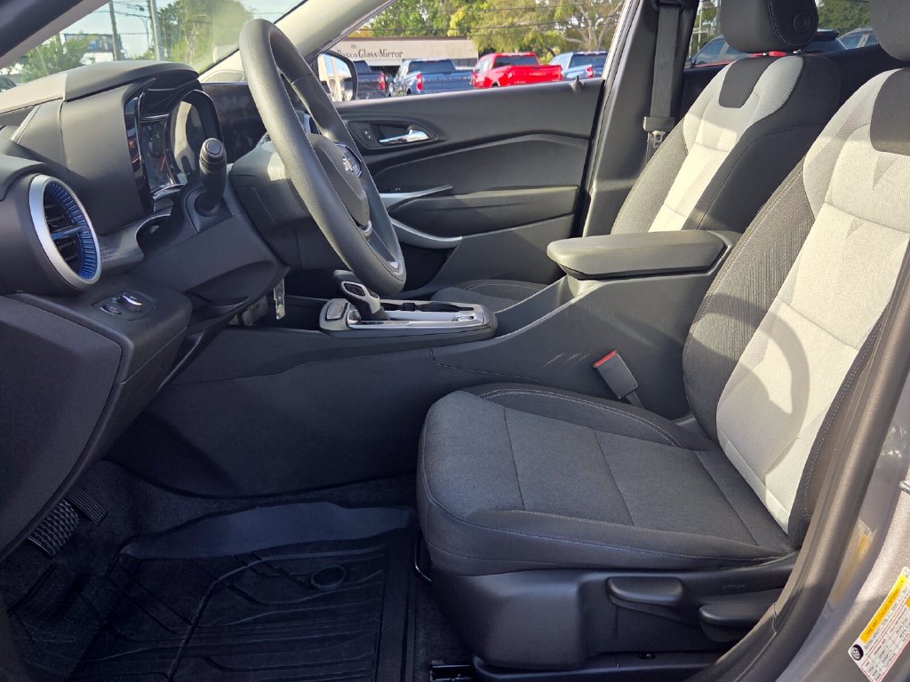 Certified 2025 Chevrolet Trax LS w/ Driver Confidence Package FWD image 12