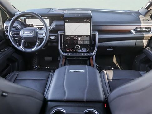 Certified 2025 GMC Yukon Denali image 27