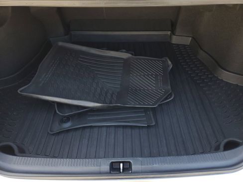 Used 2022 Toyota Camry LE image 27