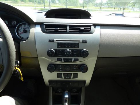 Used 2010 Ford Focus SE FWD image 25