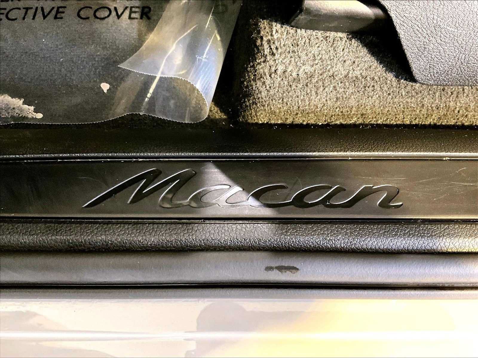 Certified 2023 Porsche Macan AWD/4WD image 19
