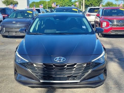 Used 2022 Hyundai Elantra SEL w/ Convenience Package FWD image 2