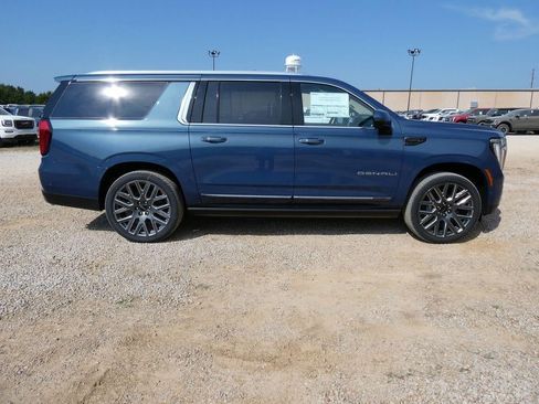 New 2026 GMC Yukon XL Denali Ultimate AWD/4WD image 3