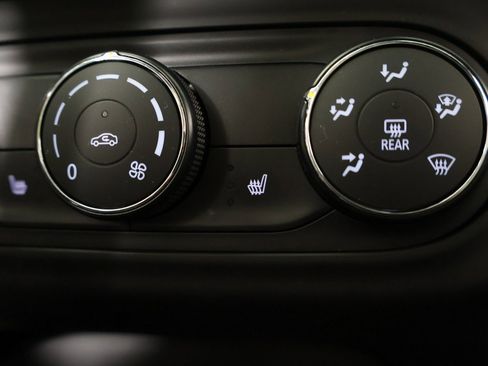 Used 2025 Chevrolet Trax RS image 43