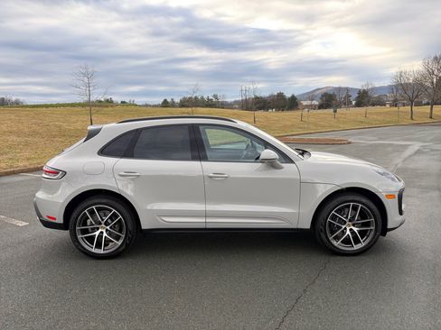 Certified 2026 Porsche Macan AWD/4WD image 8