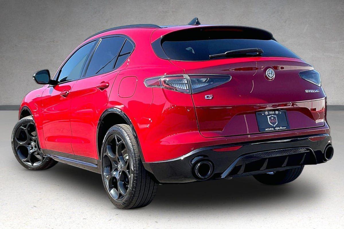 Used 2025 Alfa Romeo Stelvio Sprint AWD/4WD image 35