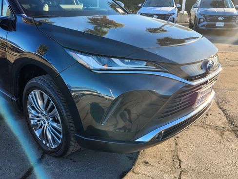 Used 2023 Toyota Venza Limited image 17