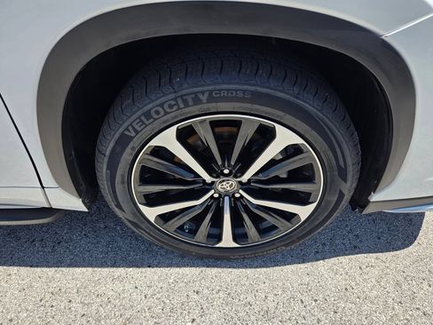 Used 2022 Toyota Highlander XSE FWD image 19