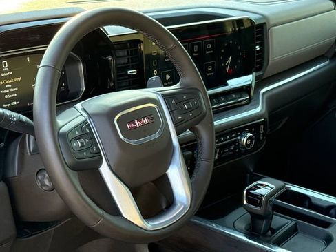 Used 2026 GMC Sierra 1500 SLT AWD/4WD image 18
