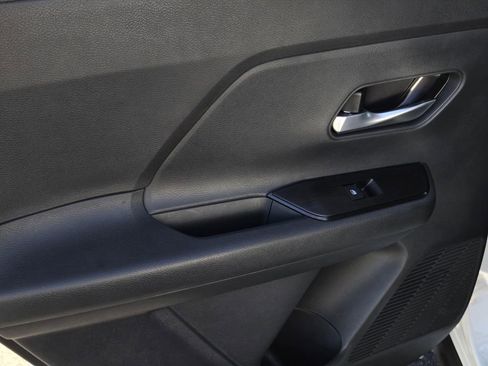 Certified 2025 Nissan Kicks SV image 10