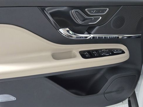 New 2026 Lincoln Corsair Premiere image 22