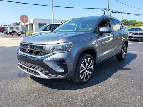 Used 2022 Volkswagen Taos SE image 4