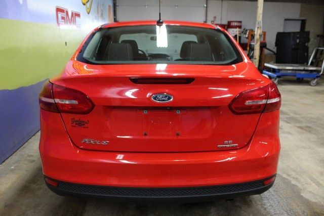 Used 2016 Ford Focus SE w/ SE Winter Package FWD image 5