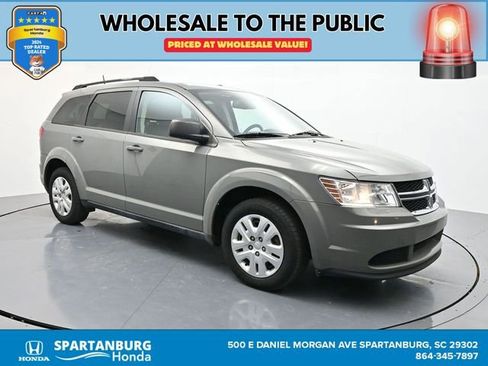 Used 2019 Dodge Journey SE image 3