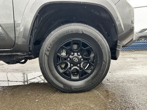 Used 2020 Toyota Tacoma SR5 AWD/4WD image 10