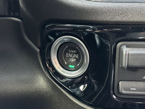 Used 2024 Chevrolet Silverado 2500 LT w/ Convenience Package image 33