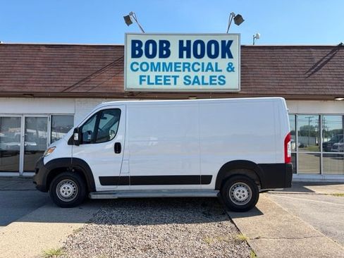 Used 2025 RAM ProMaster 2500 w/ U-Haul Equipment Group FWD image 9