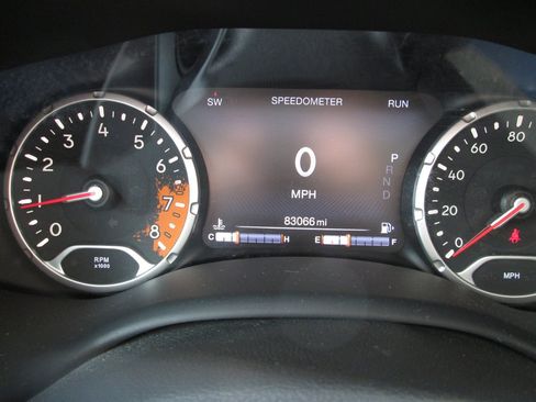 Used 2018 Jeep Renegade Trailhawk w/ UConnect 8.4 Nav Group AWD/4WD image 9